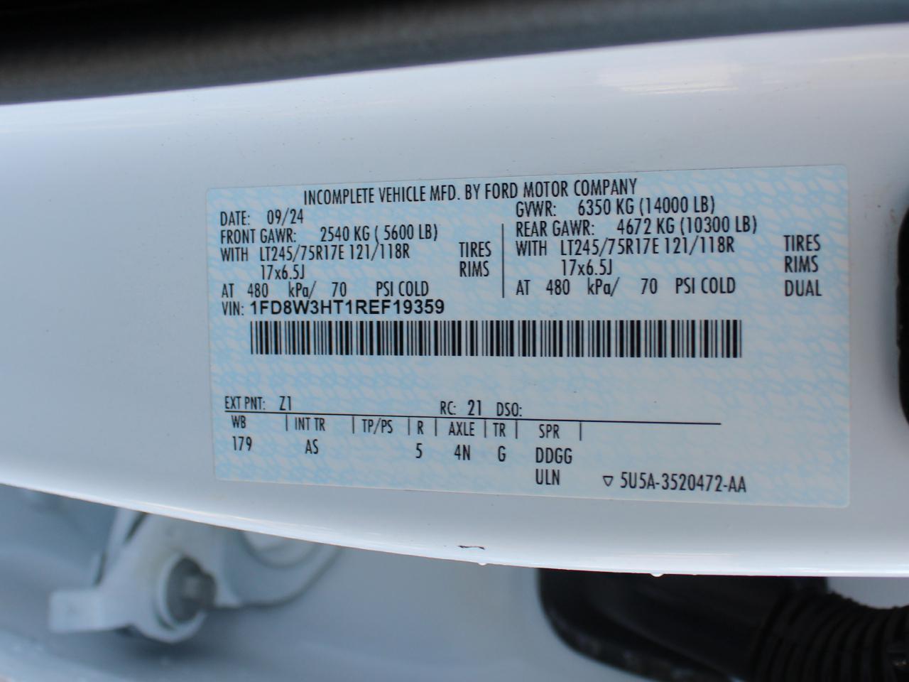 Ford F-350 SD XL Crew Cab Long Bed DRW 4WD 2024