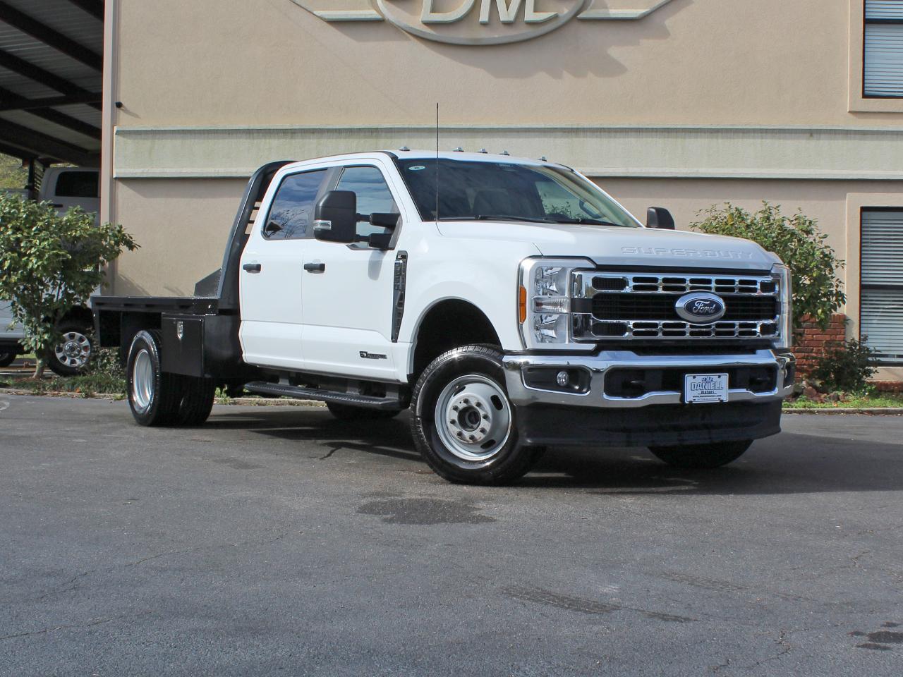 Ford F-350 SD XL Crew Cab Long Bed DRW 4WD 2024