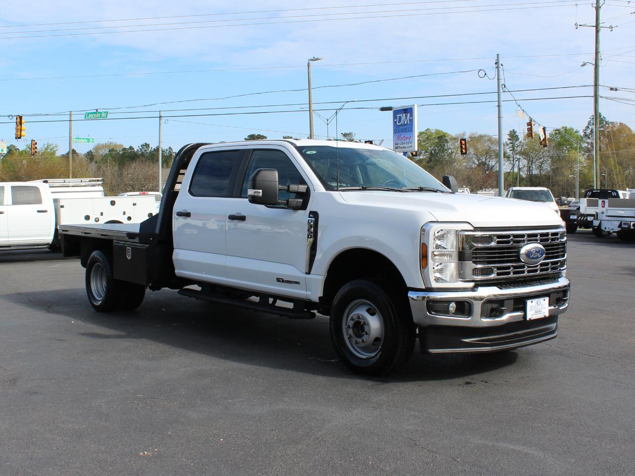 Ford F-350 SD XL Crew Cab Long Bed DRW 4WD 2024