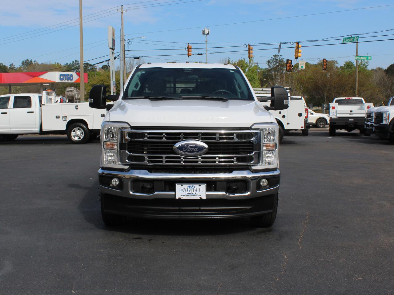 Ford F-350 SD XL Crew Cab Long Bed DRW 4WD 2024