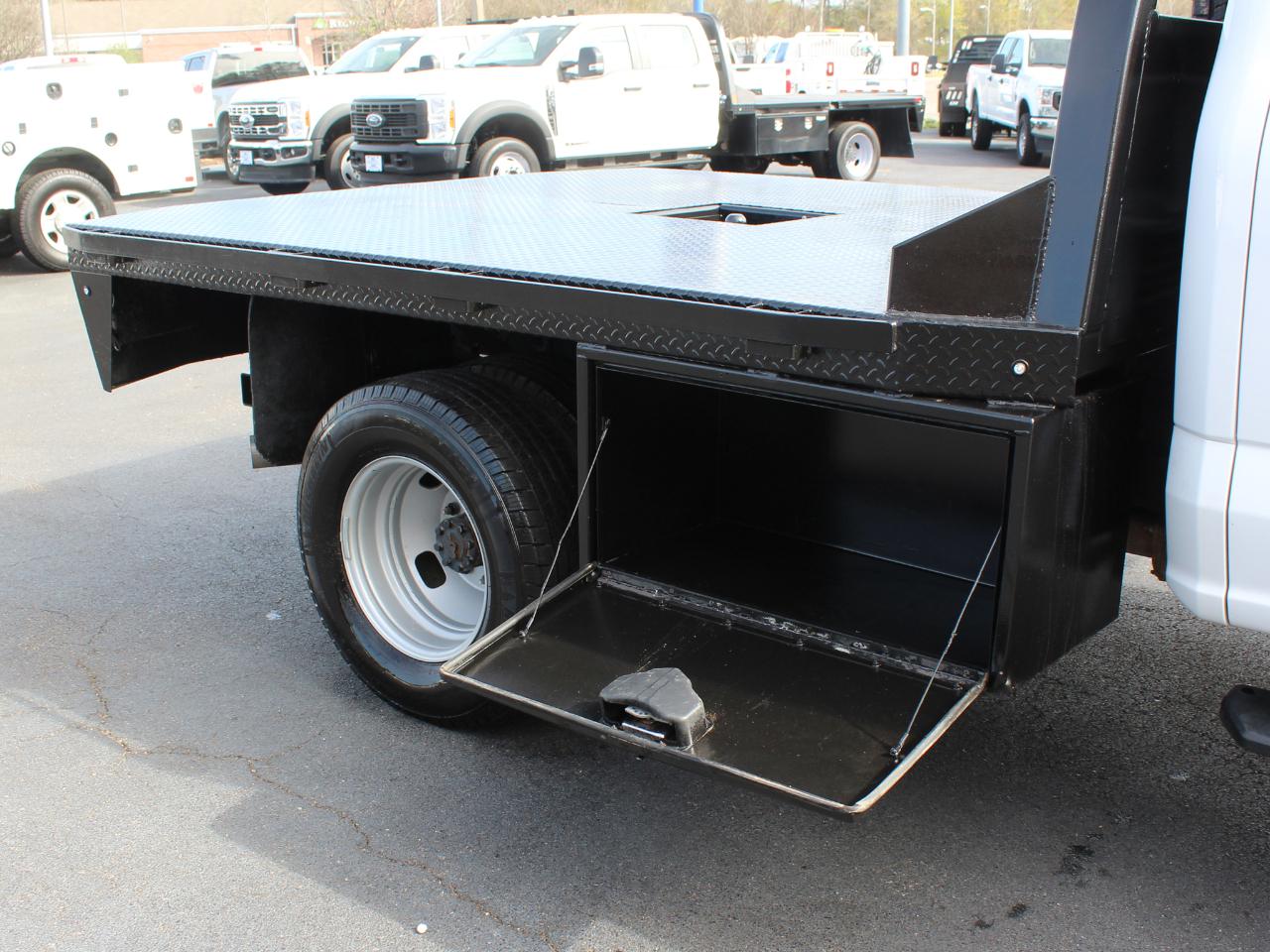 Ford F-350 SD XL Crew Cab Long Bed DRW 4WD 2024