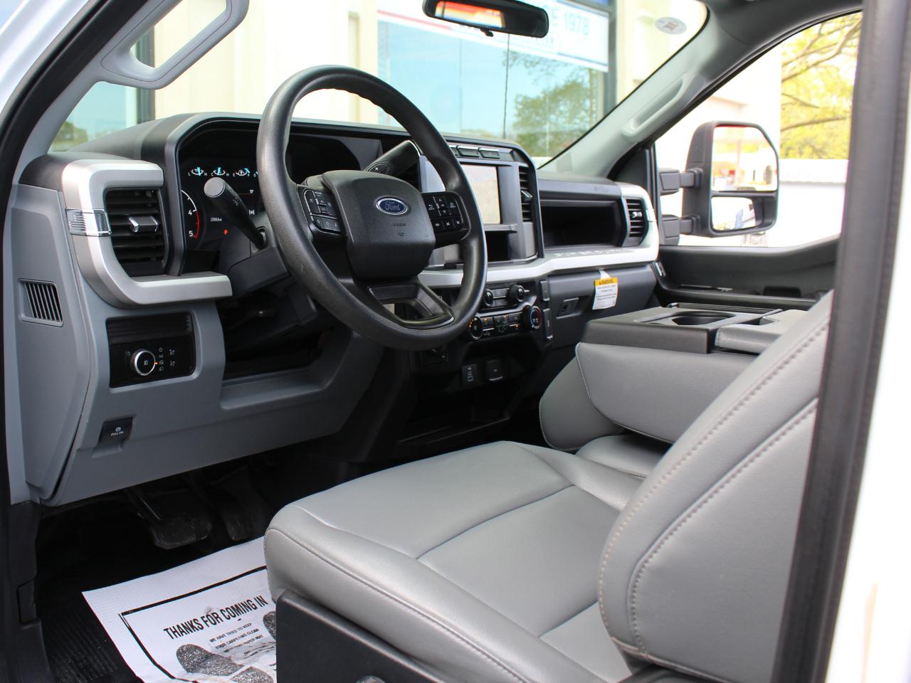 Ford F-350 SD XL Crew Cab Long Bed DRW 4WD 2024