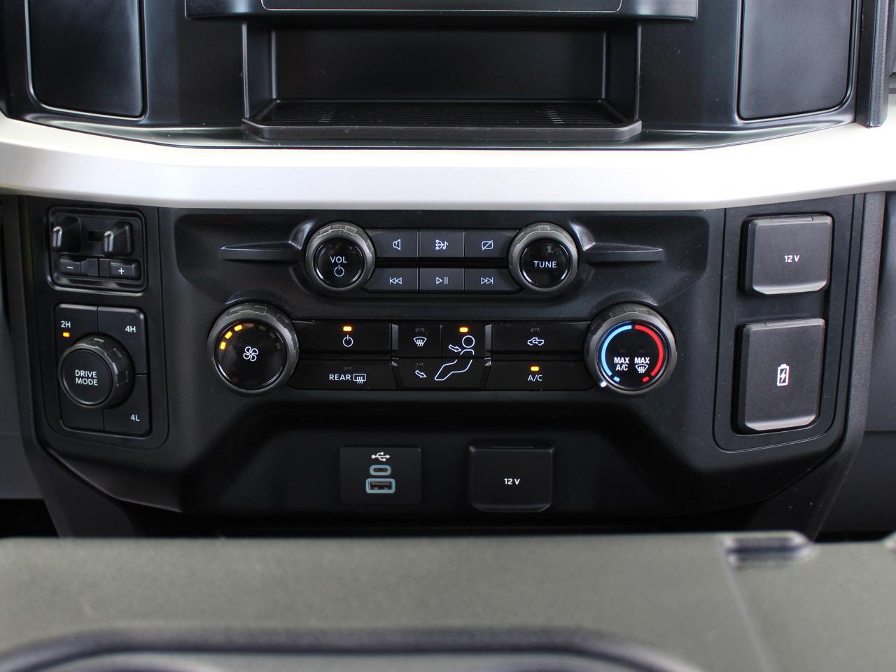 Ford F-350 SD XL Crew Cab Long Bed DRW 4WD 2024