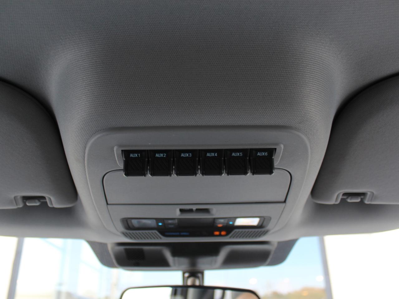 Ford F-350 SD XL Crew Cab Long Bed DRW 4WD 2024