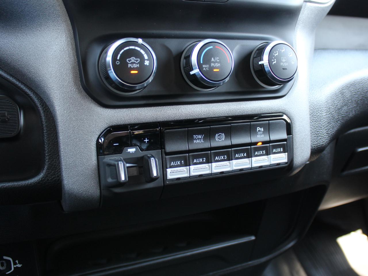 RAM 2500 Tradesman Crew Cab LWB 4WD 2024