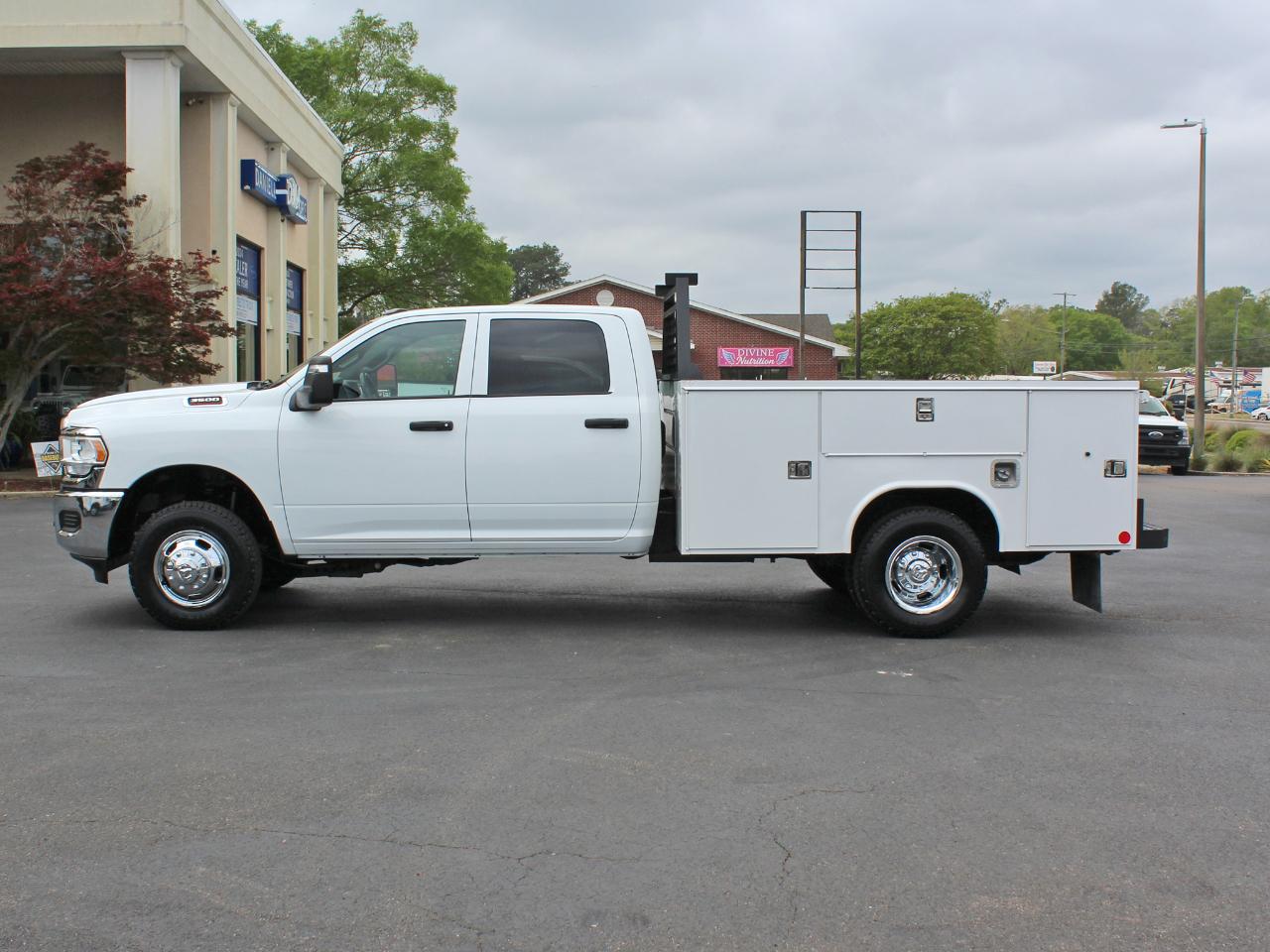 RAM 3500 Crew Cab 4WD DRW 2024
