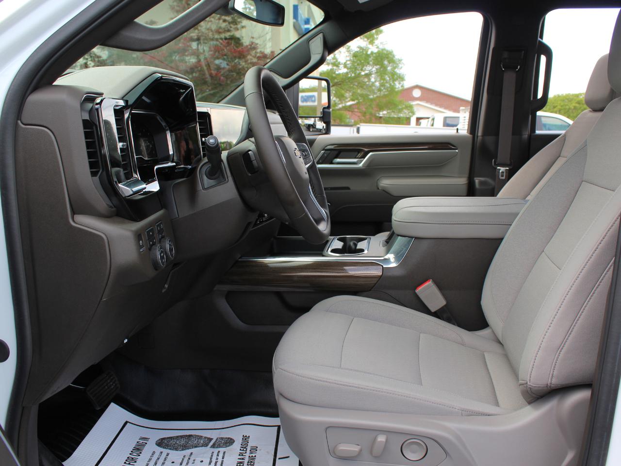 Chevrolet Silverado 2500HD LT Crew Cab Short Box 4WD 2024