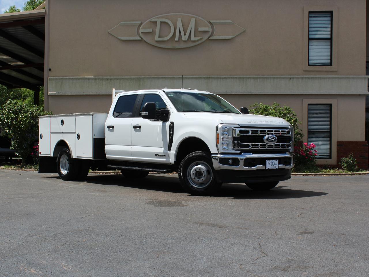 Ford F-350 SD XL Crew Cab Long Bed DRW 4WD 2024