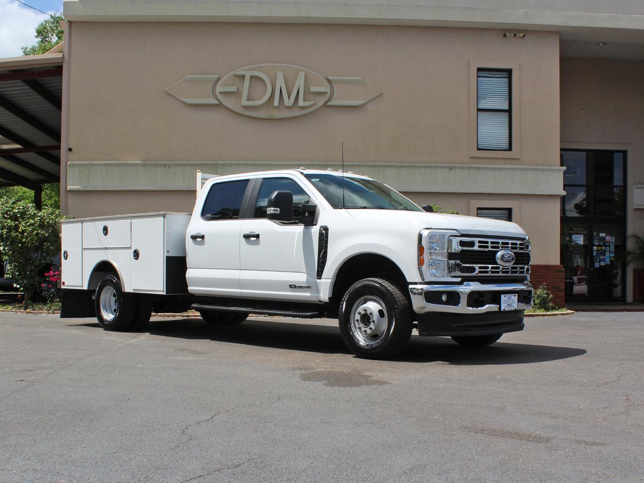 Ford F-350 SD XL Crew Cab Long Bed DRW 4WD 2024