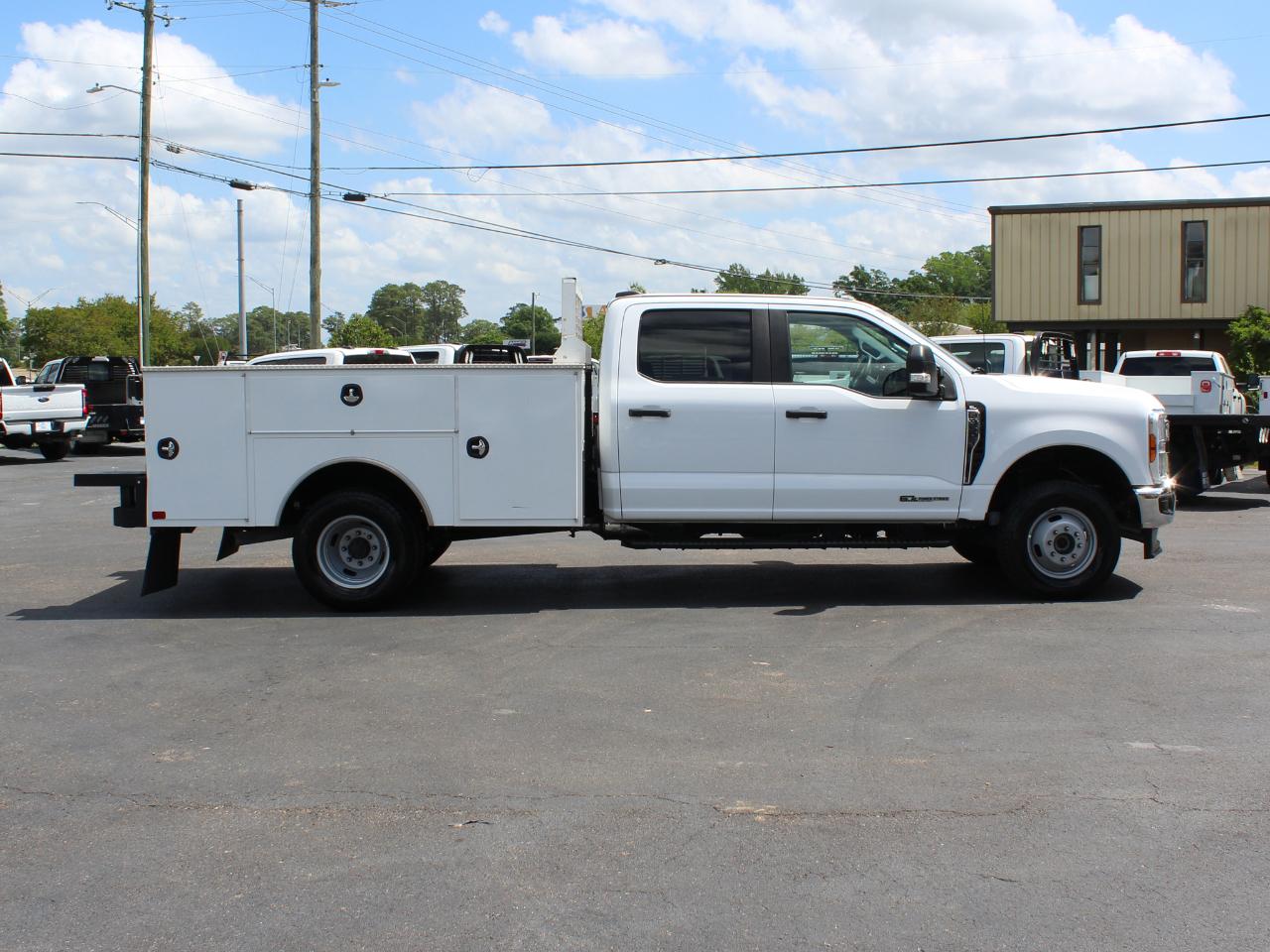Ford F-350 SD XL Crew Cab Long Bed DRW 4WD 2024