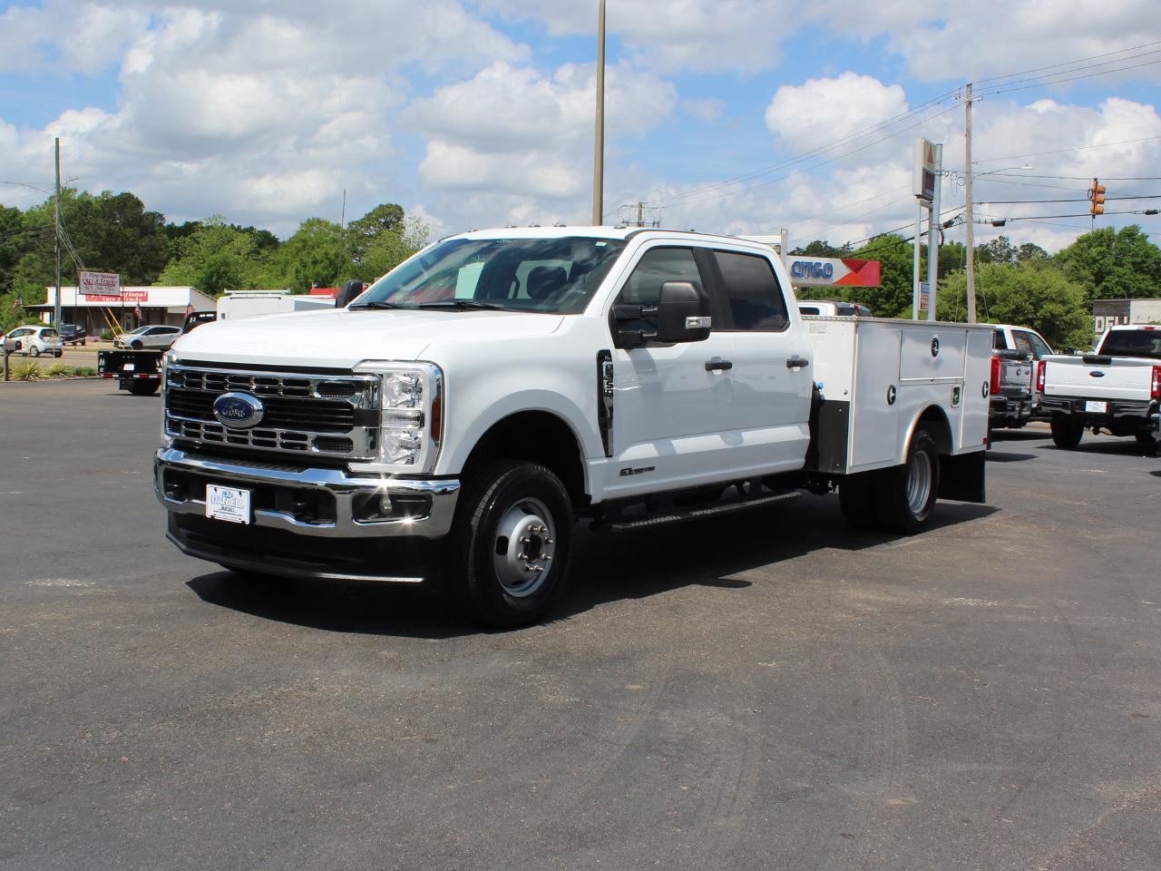 Ford F-350 SD XL Crew Cab Long Bed DRW 4WD 2024