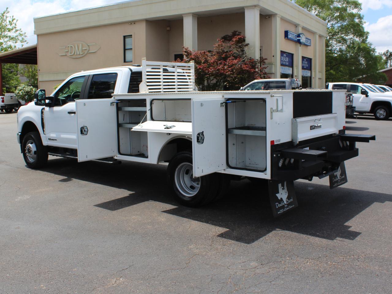 Ford F-350 SD XL Crew Cab Long Bed DRW 4WD 2024