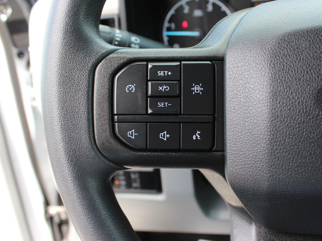 Ford F-350 SD XL Crew Cab Long Bed DRW 4WD 2024