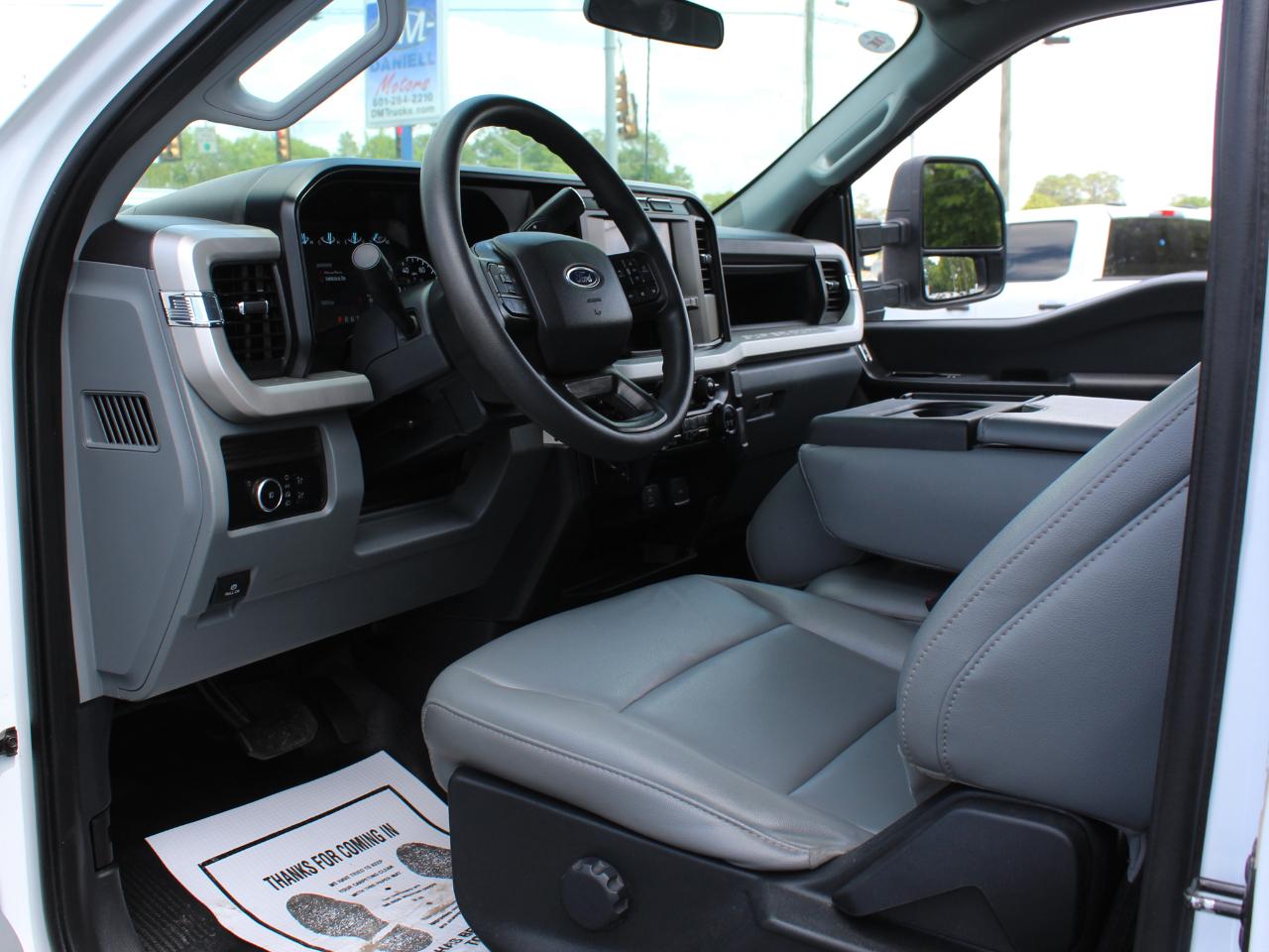 Ford F-350 SD XL Crew Cab Long Bed DRW 4WD 2024