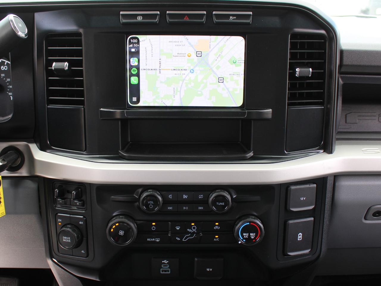 Ford F-350 SD XL Crew Cab Long Bed DRW 4WD 2024