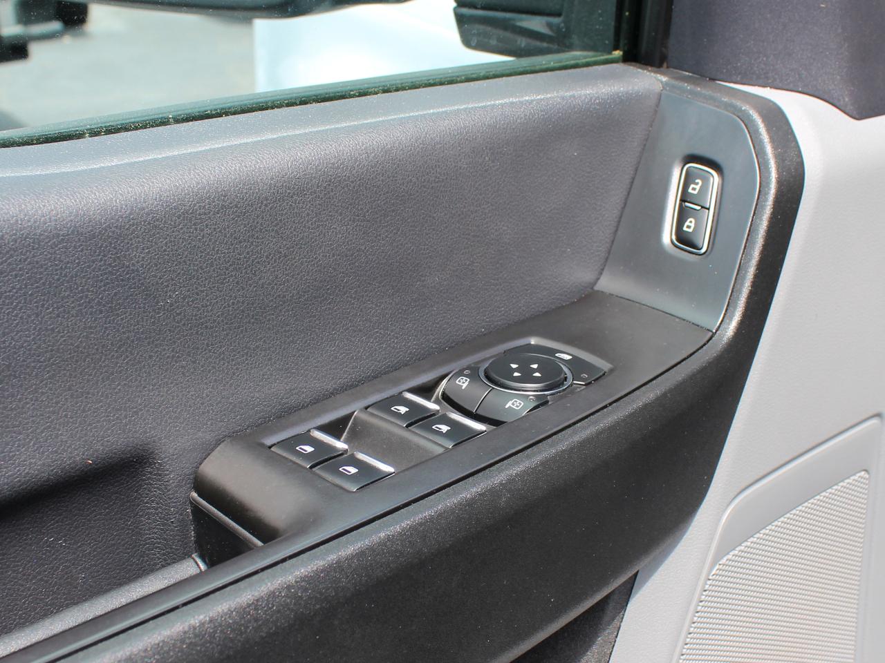 Ford F-350 SD XL Crew Cab Long Bed DRW 4WD 2024