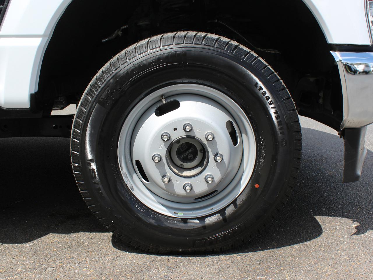 Ford F-350 SD XL Crew Cab Long Bed DRW 4WD 2024