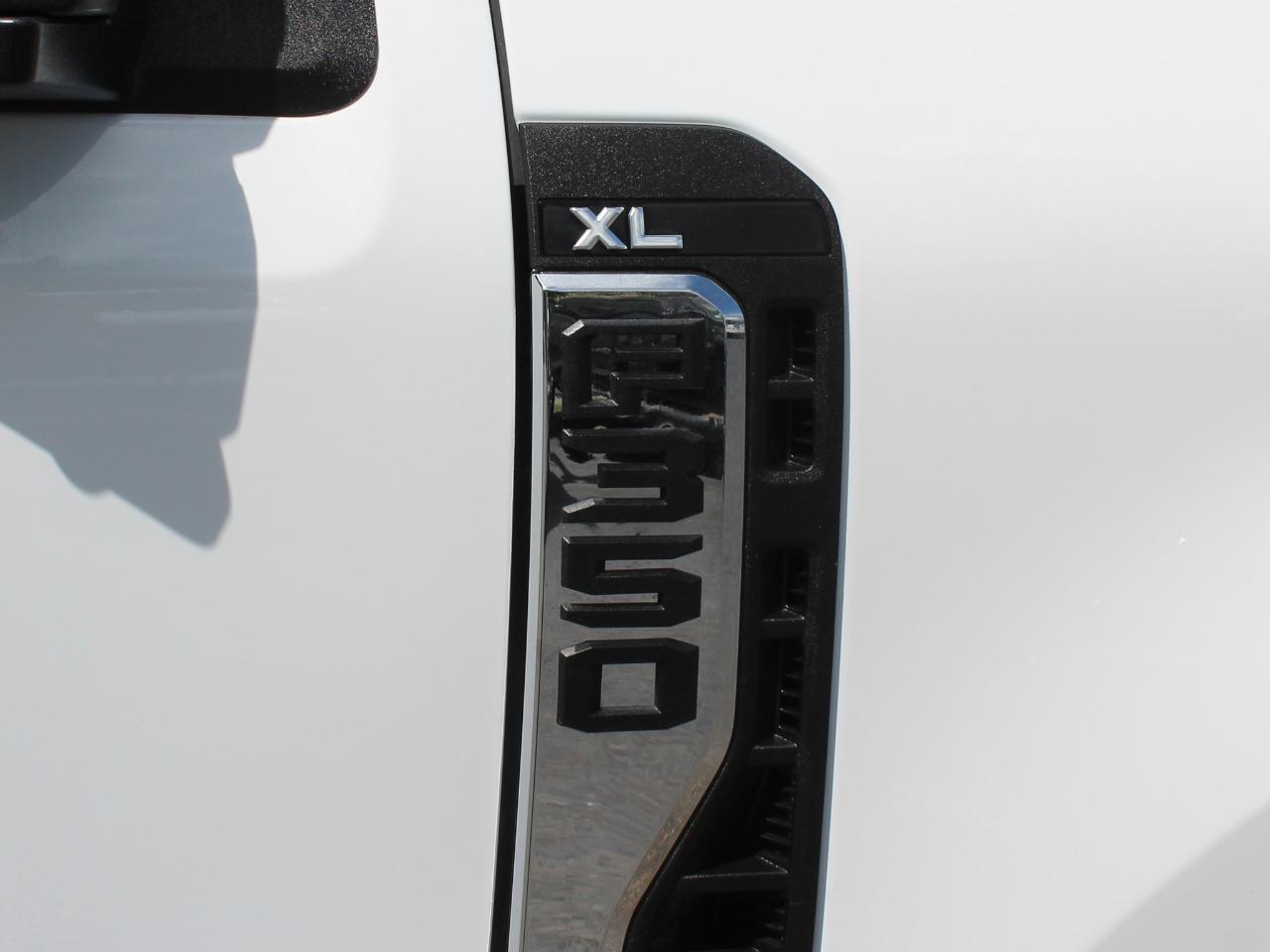 Ford F-350 SD XL Crew Cab Long Bed DRW 4WD 2024