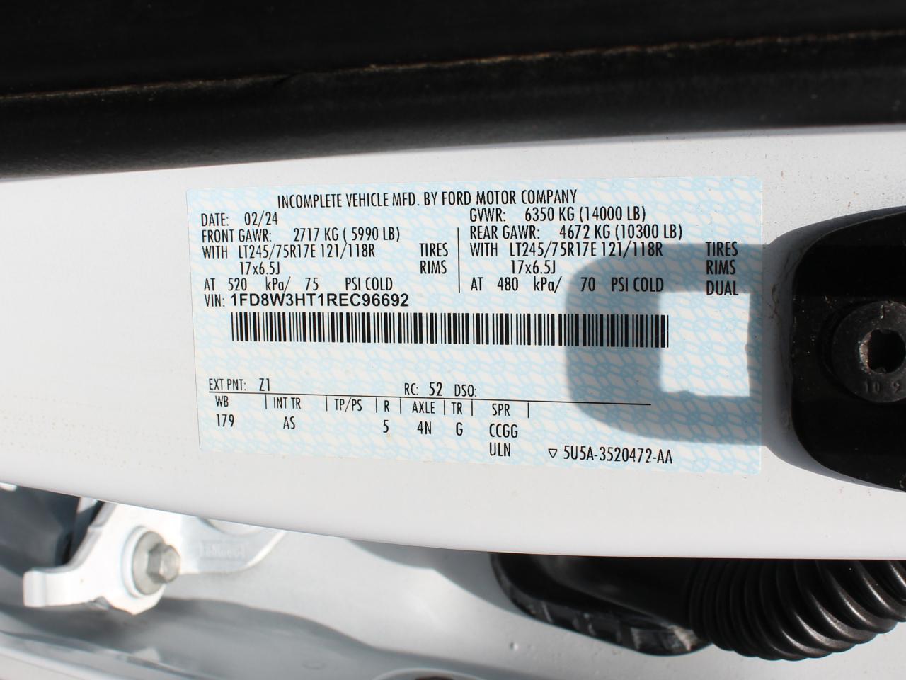 Ford F-350 SD XL Crew Cab Long Bed DRW 4WD 2024