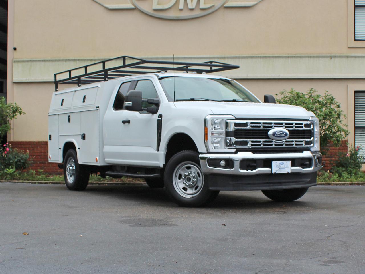 Ford F-350 SD XL SuperCab Long Bed 4WD 2023