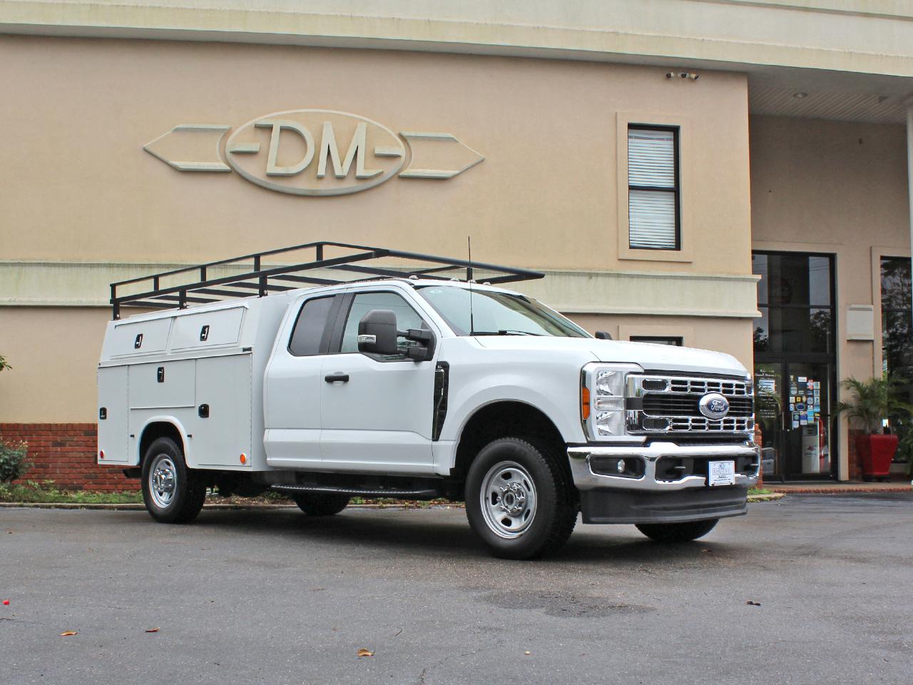 Ford F-350 SD XL SuperCab Long Bed 4WD 2023