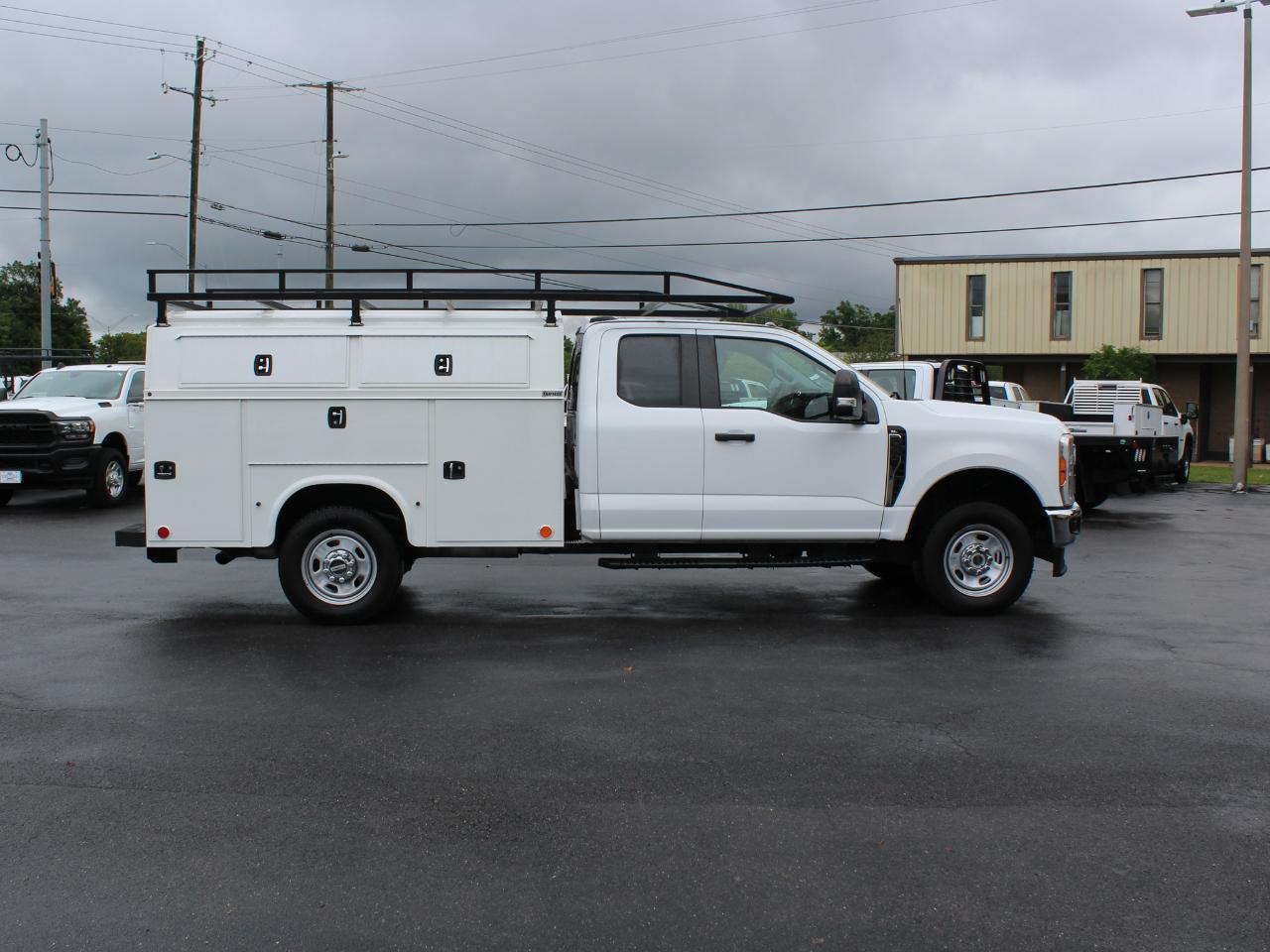 Ford F-350 SD XL SuperCab Long Bed 4WD 2023