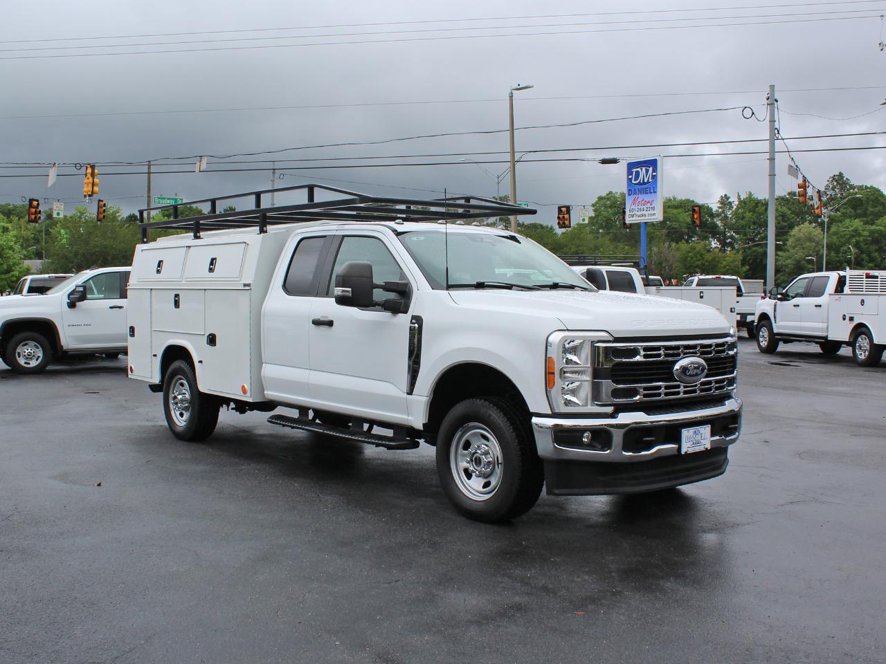 Ford F-350 SD XL SuperCab Long Bed 4WD 2023