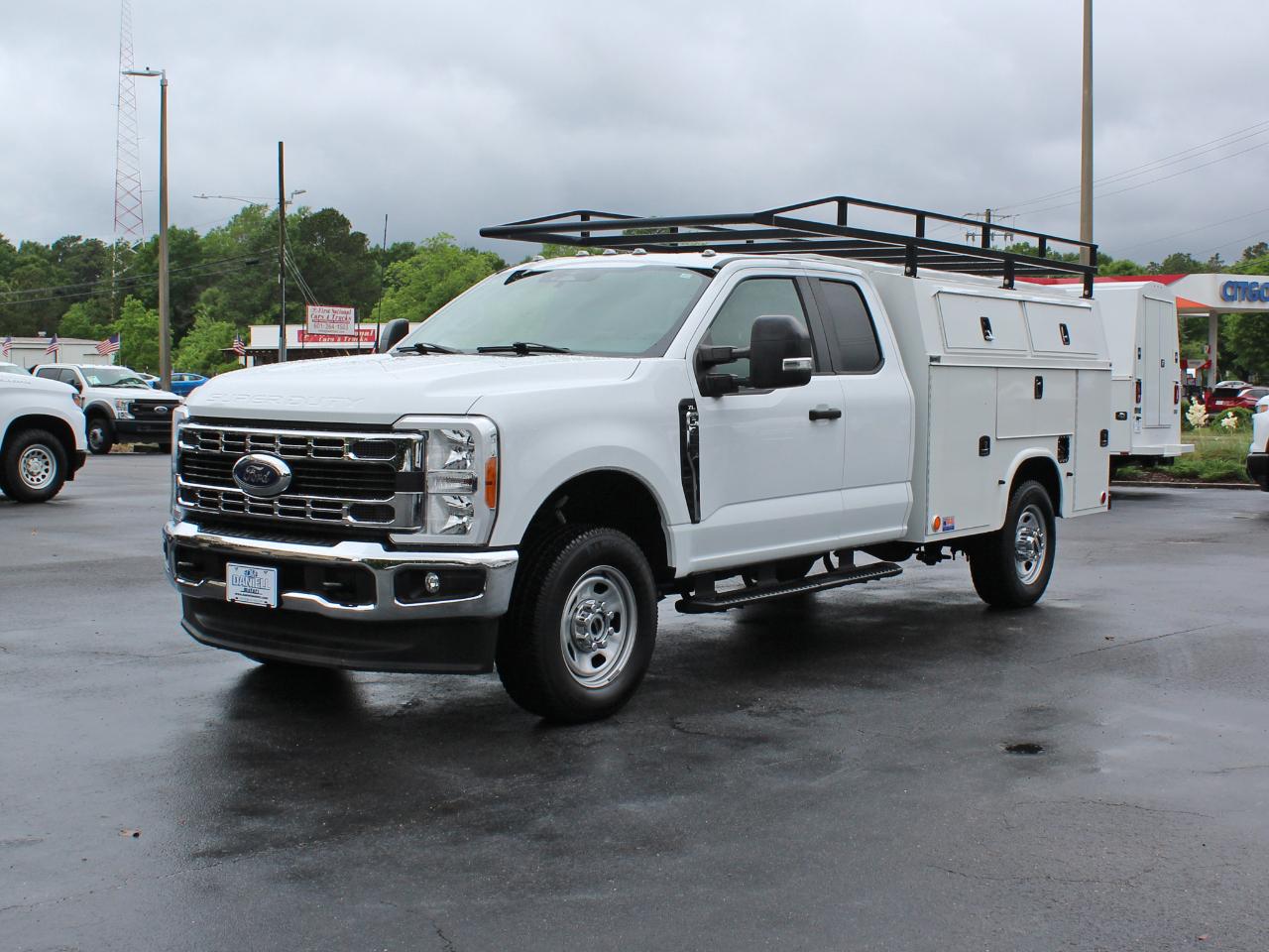 Ford F-350 SD XL SuperCab Long Bed 4WD 2023