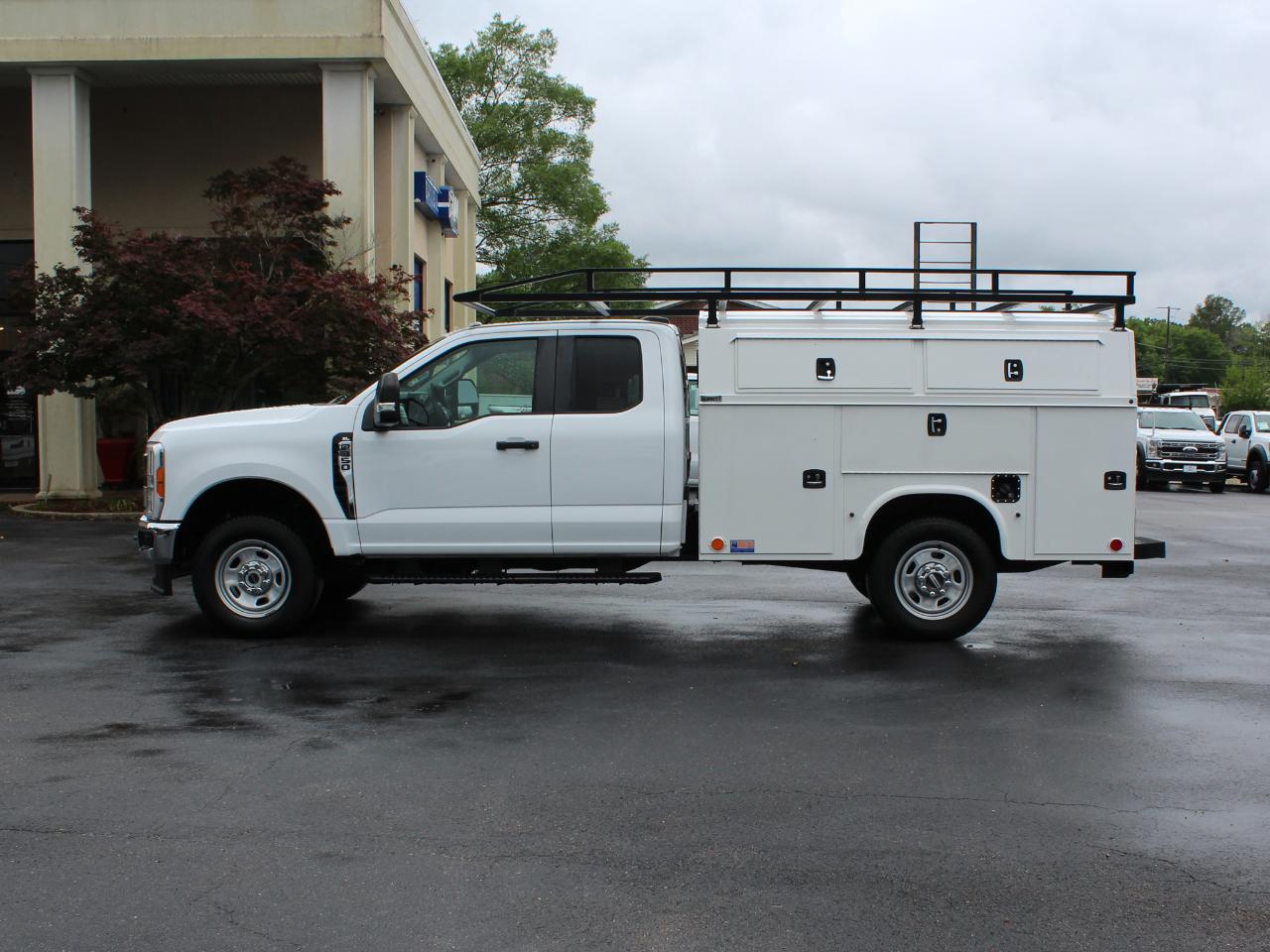 Ford F-350 SD XL SuperCab Long Bed 4WD 2023