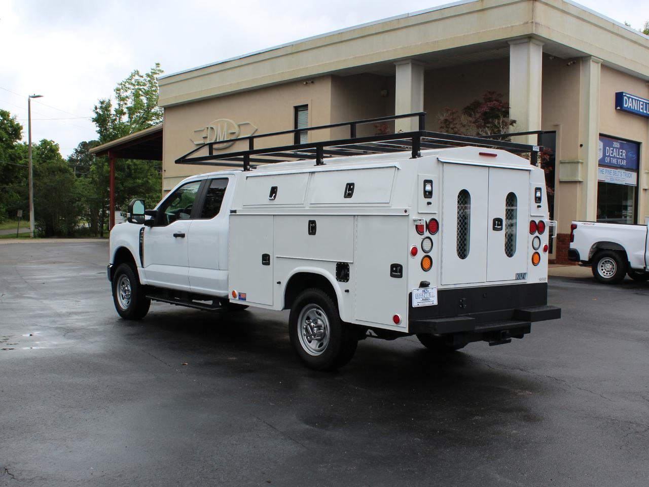 Ford F-350 SD XL SuperCab Long Bed 4WD 2023