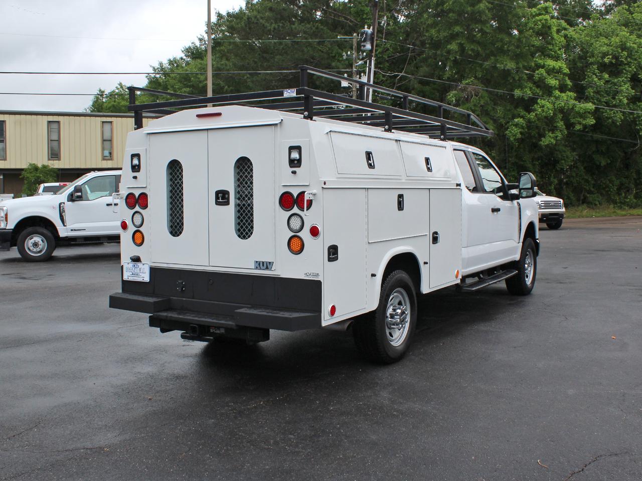 Ford F-350 SD XL SuperCab Long Bed 4WD 2023