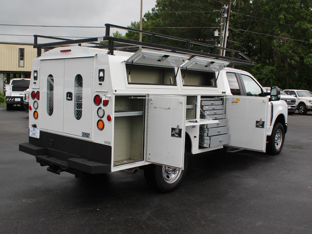 Ford F-350 SD XL SuperCab Long Bed 4WD 2023