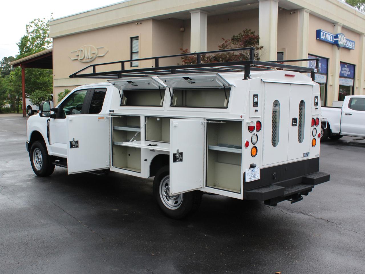 Ford F-350 SD XL SuperCab Long Bed 4WD 2023