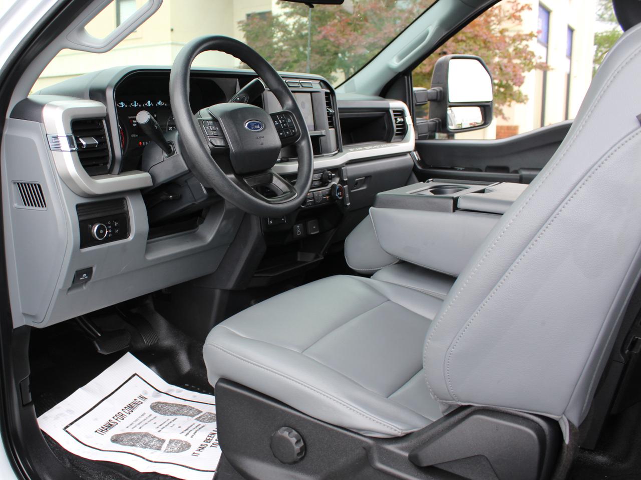 Ford F-350 SD XL SuperCab Long Bed 4WD 2023