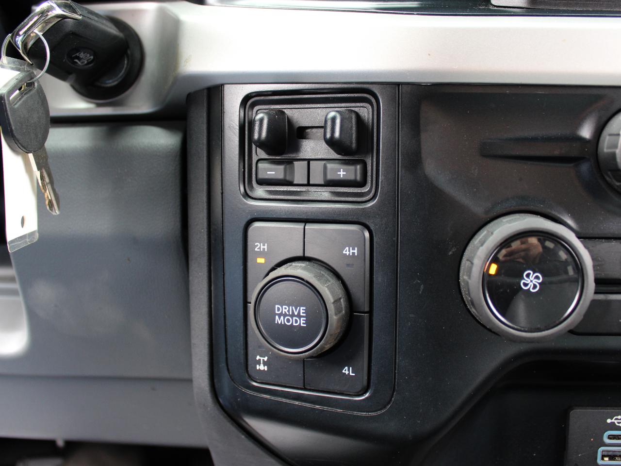 Ford F-350 SD XL SuperCab Long Bed 4WD 2023