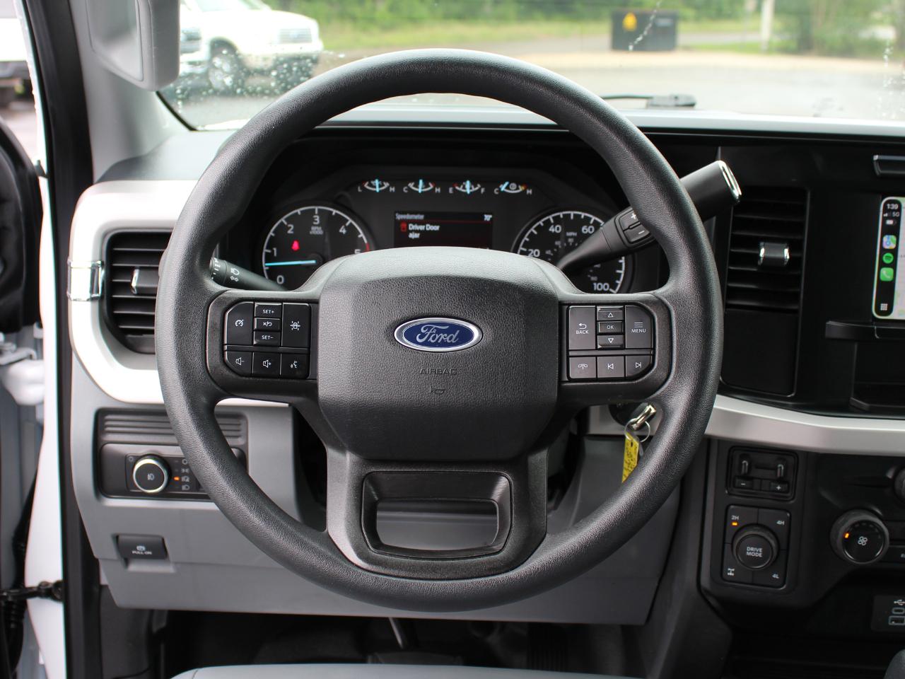 Ford F-350 SD XL SuperCab Long Bed 4WD 2023