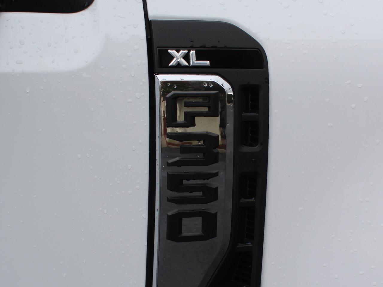 Ford F-350 SD XL SuperCab Long Bed 4WD 2023