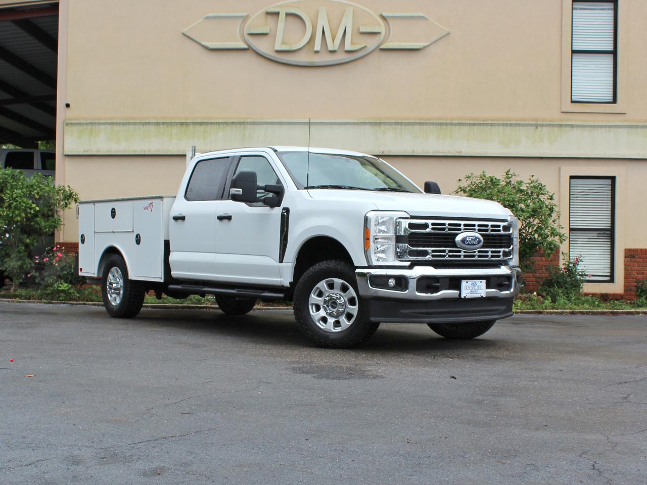 Ford F-350 SD XLT Crew Cab Long Bed 4WD 2023