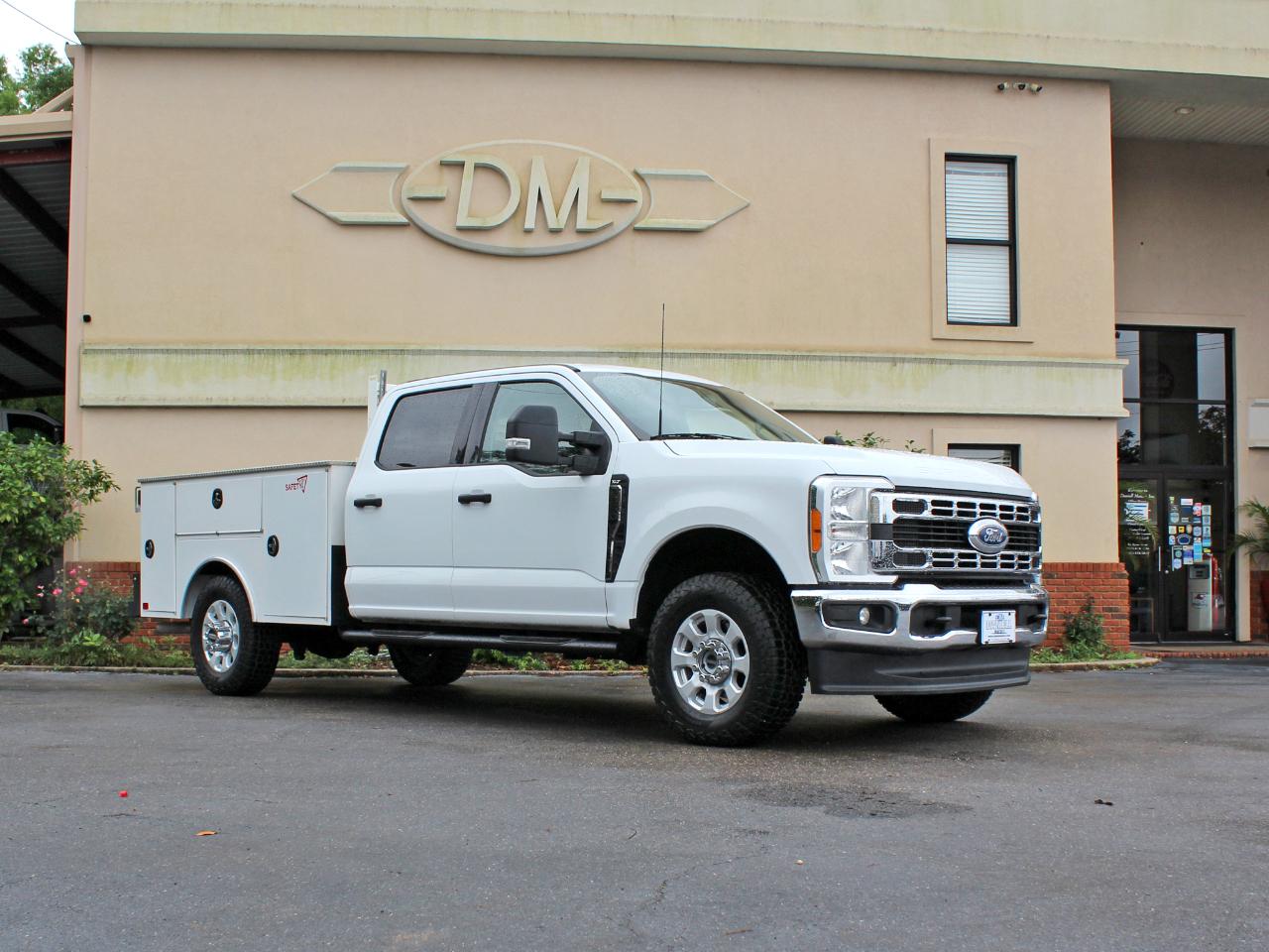 Ford F-350 SD XLT Crew Cab Long Bed 4WD 2023