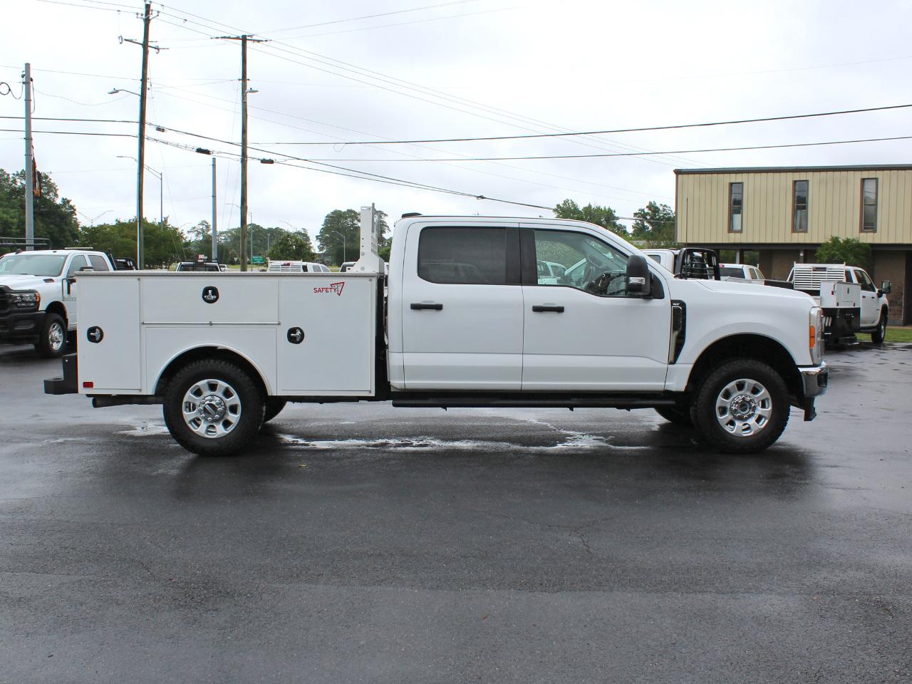 Ford F-350 SD XLT Crew Cab Long Bed 4WD 2023