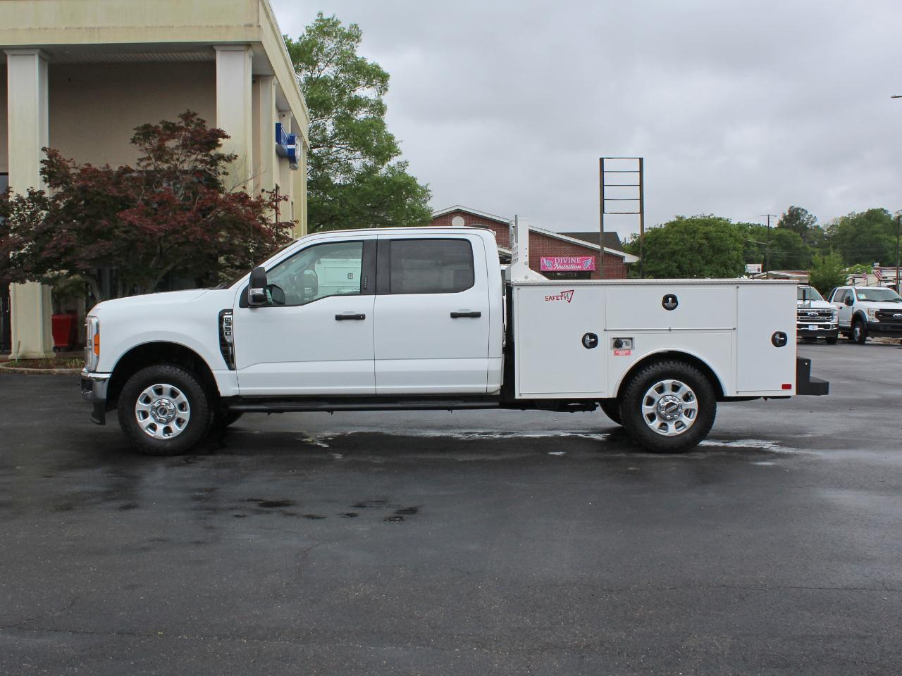 Ford F-350 SD XLT Crew Cab Long Bed 4WD 2023