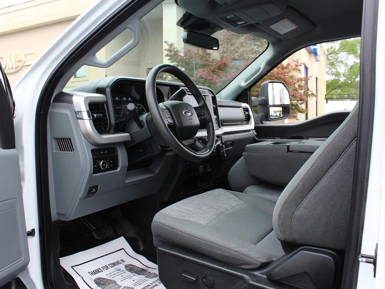 Ford F-350 SD XLT Crew Cab Long Bed 4WD 2023