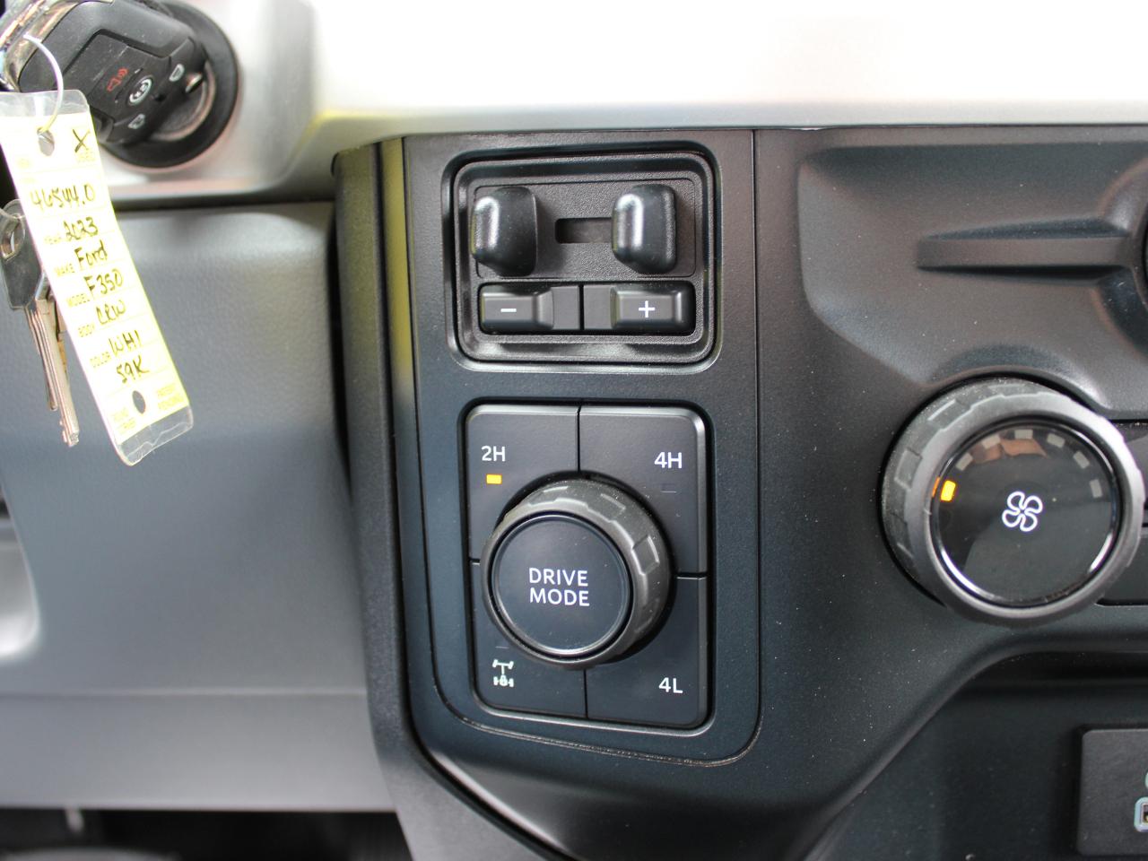 Ford F-350 SD XLT Crew Cab Long Bed 4WD 2023