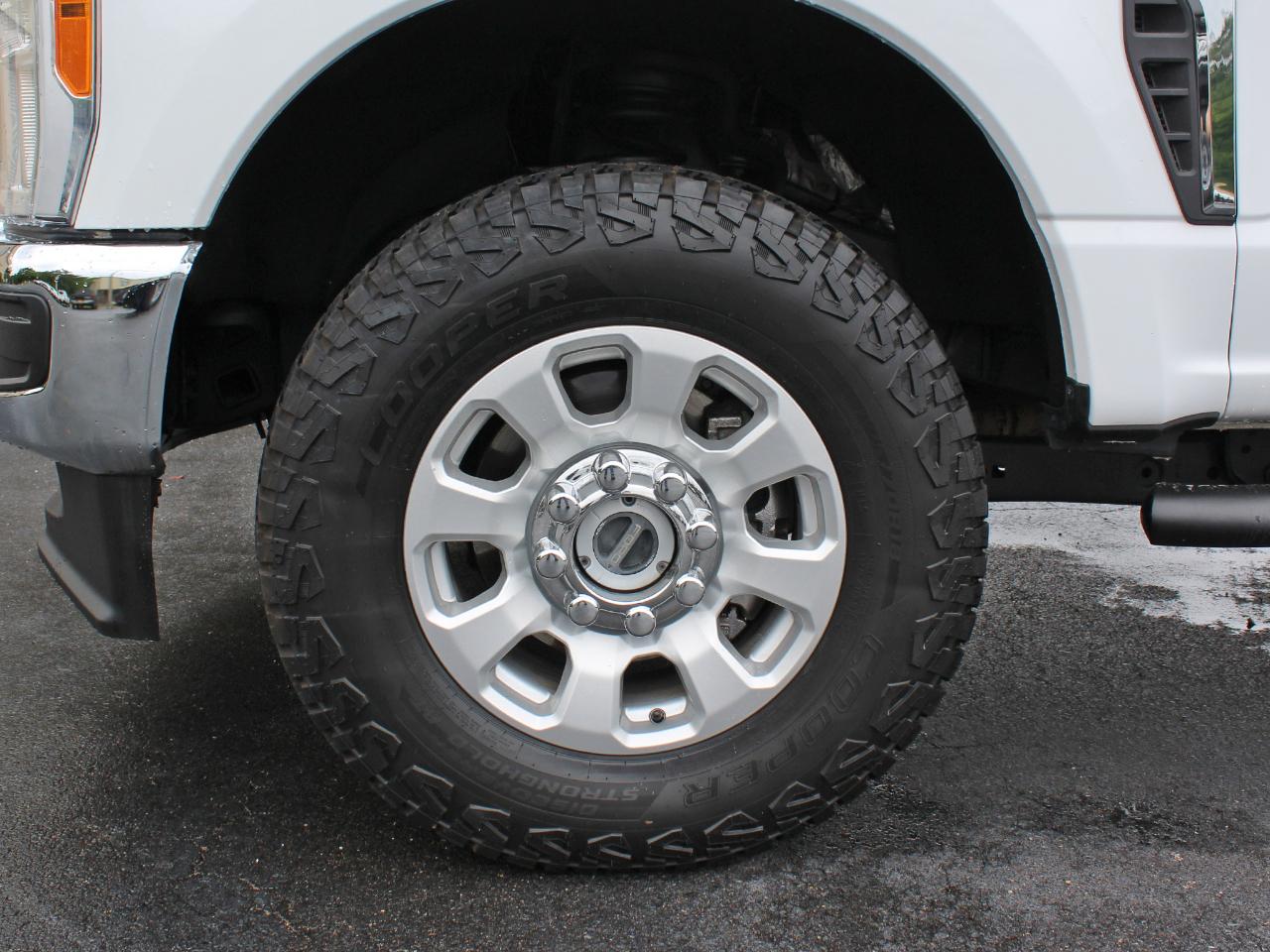 Ford F-350 SD XLT Crew Cab Long Bed 4WD 2023