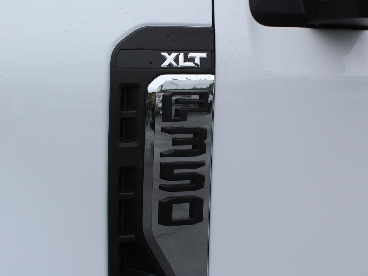Ford F-350 SD XLT Crew Cab Long Bed 4WD 2023