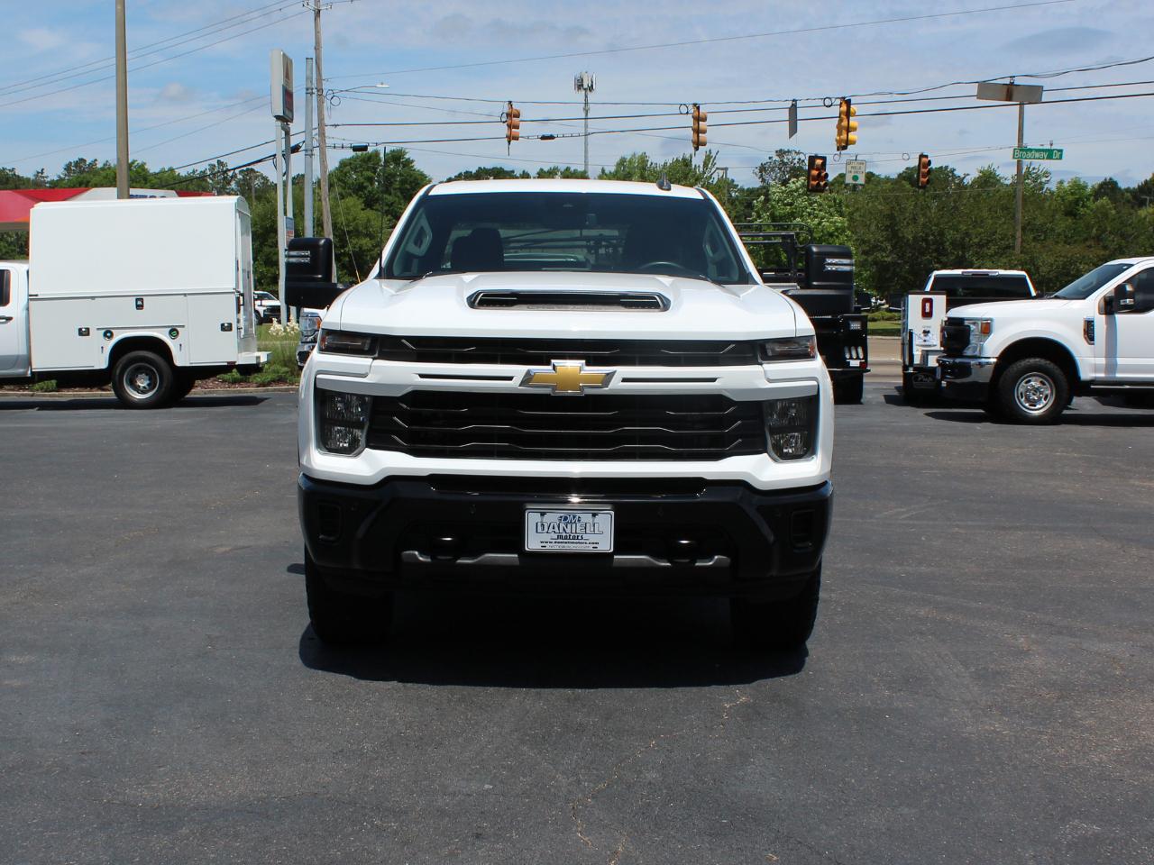 Chevrolet Silverado 2500HD Custom Crew Cab Long Box 4WD 2025