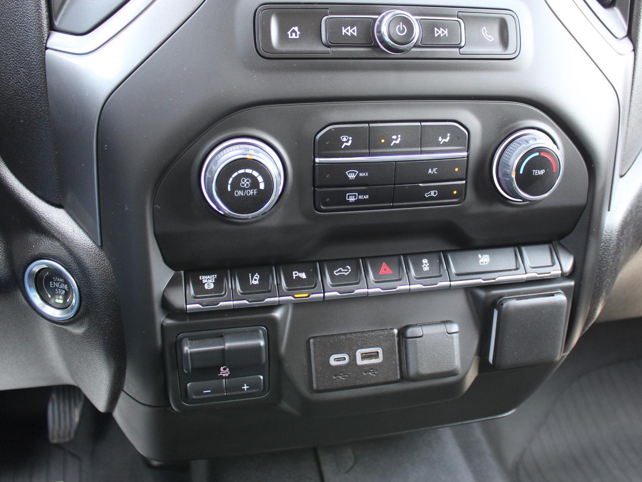 Chevrolet Silverado 2500HD Custom Crew Cab Long Box 4WD 2025