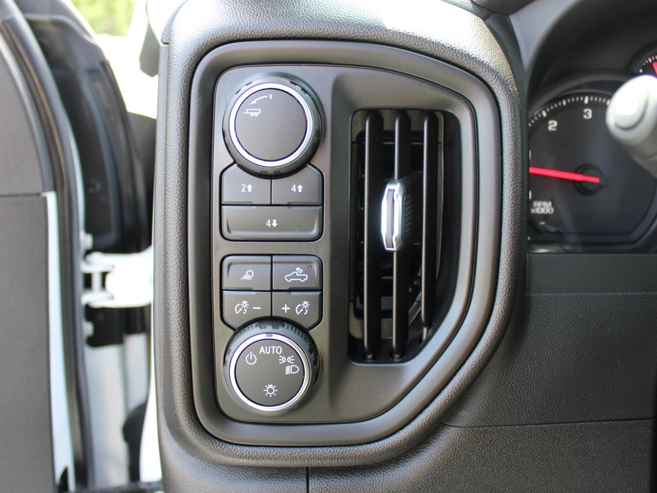 Chevrolet Silverado 2500HD Custom Crew Cab Long Box 4WD 2025