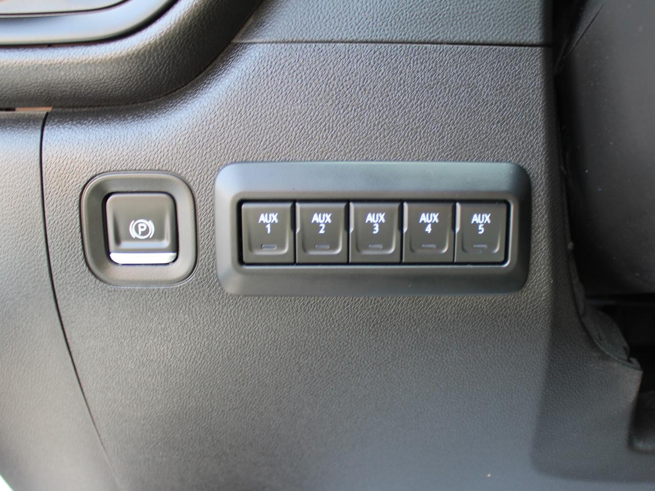Chevrolet Silverado 2500HD Custom Crew Cab Long Box 4WD 2025