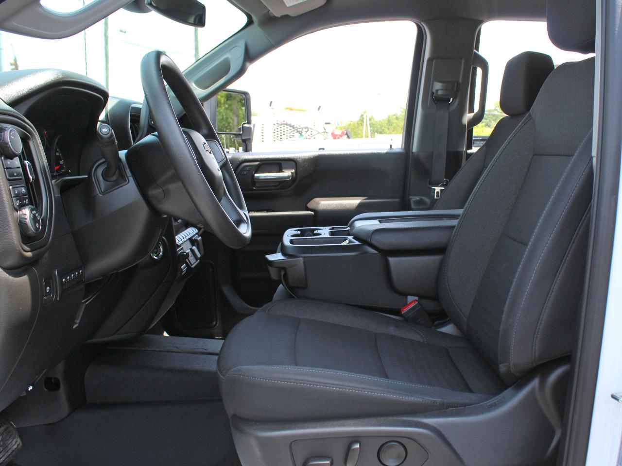 Chevrolet Silverado 2500HD Custom Crew Cab Long Box 4WD 2025